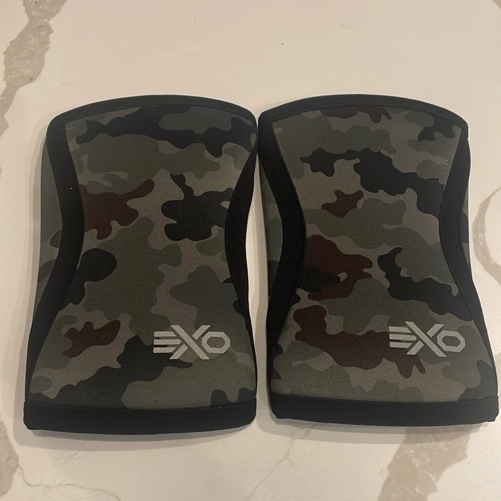 Compression knee sleeves